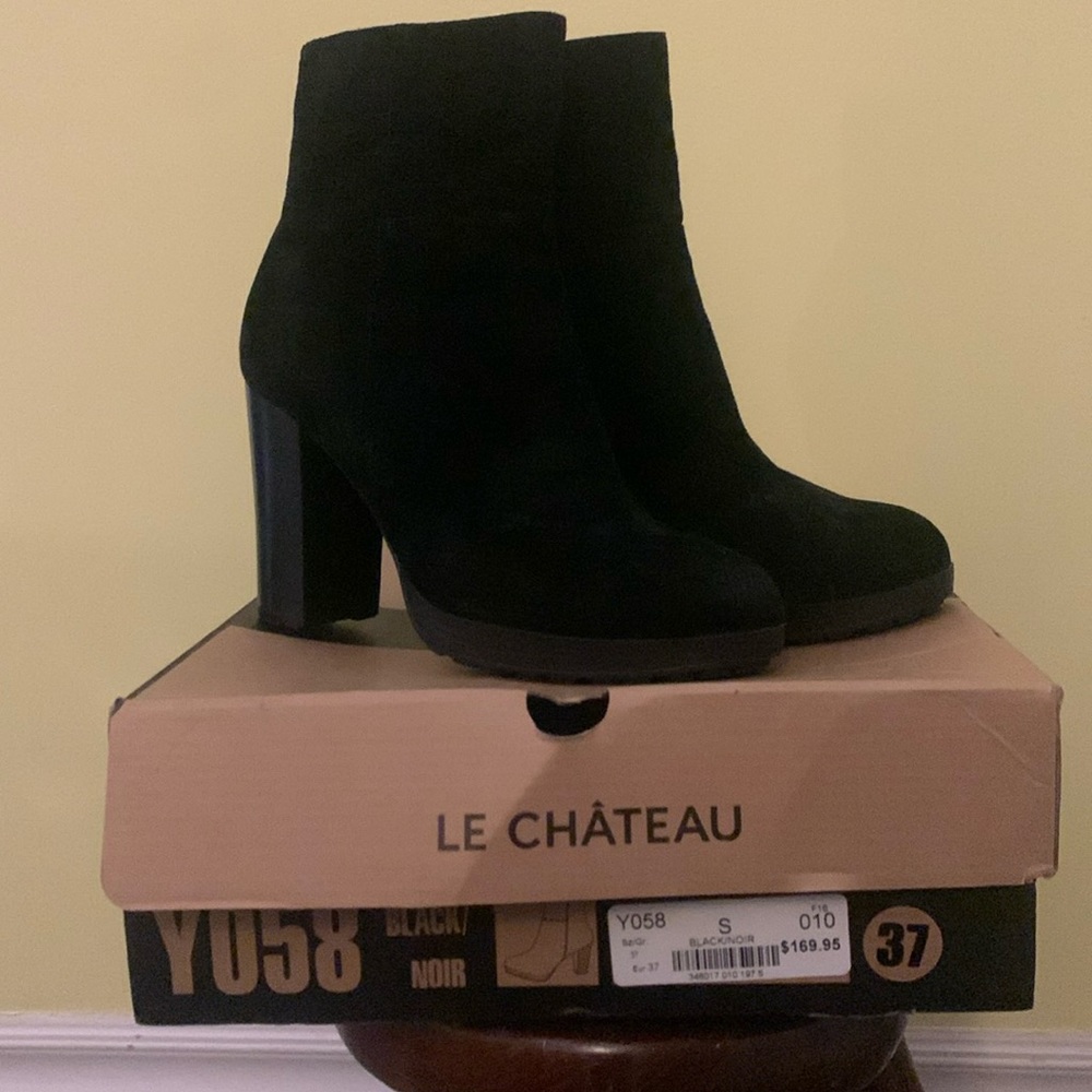 Black heeled boots
